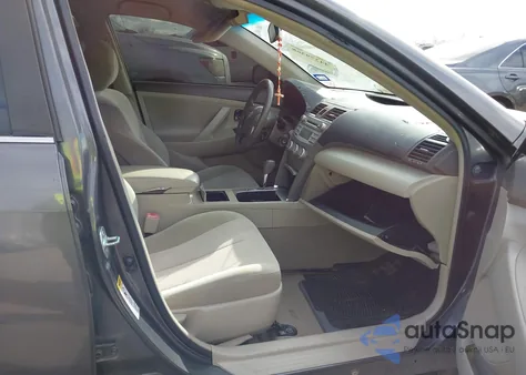 2010 Toyota Camry Le z USA, uszkodzony, nr VIN 4T4BF3EK3AR052480